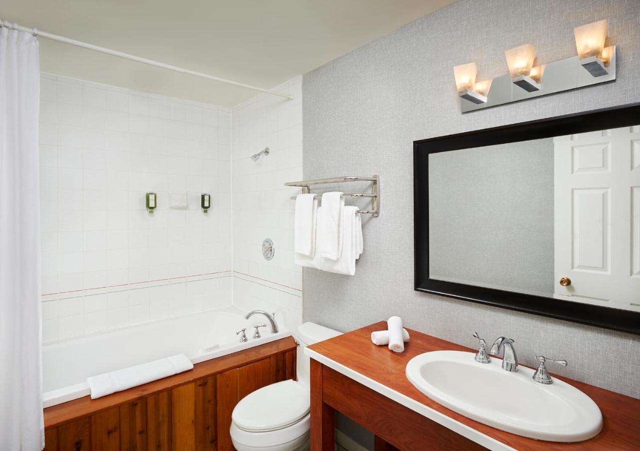 Sir Sam'S Inn & Spa (Adults Only) Haliburton Εξωτερικό φωτογραφία