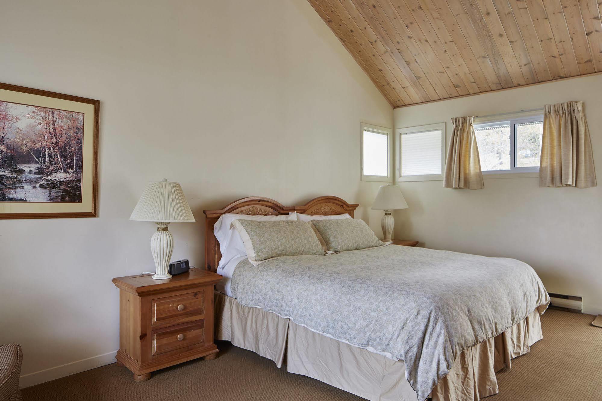 Sir Sam'S Inn & Spa (Adults Only) Haliburton Εξωτερικό φωτογραφία