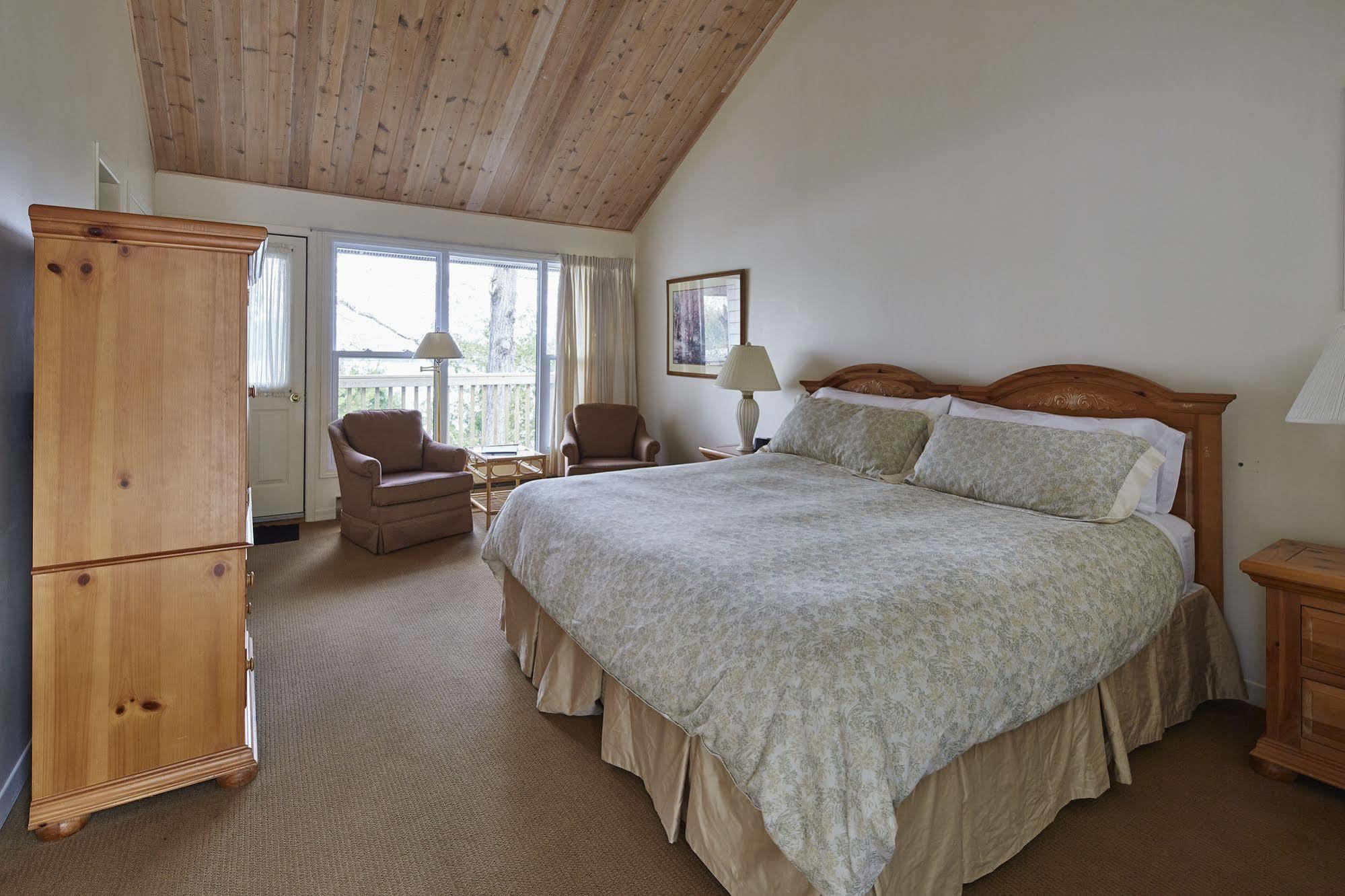 Sir Sam'S Inn & Spa (Adults Only) Haliburton Εξωτερικό φωτογραφία